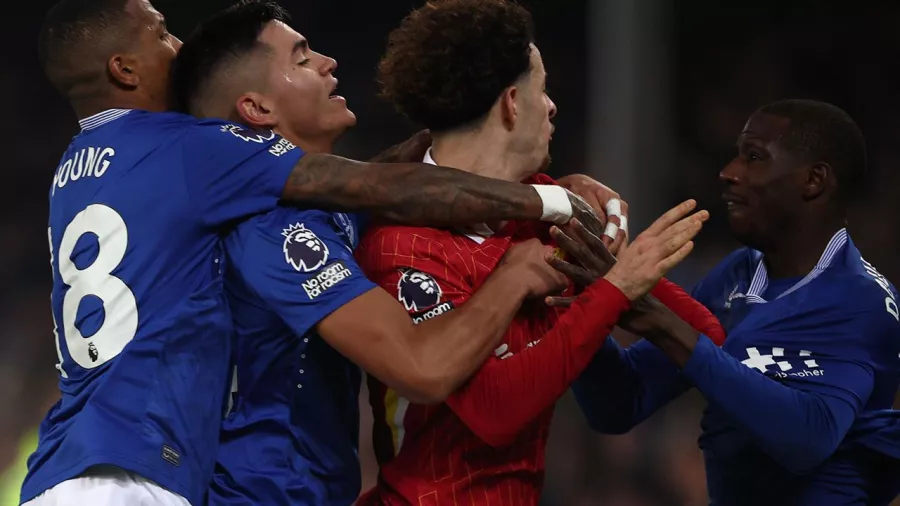 La bronca que 'empaño' el empate de último minuto entre el Everton y Liverpool