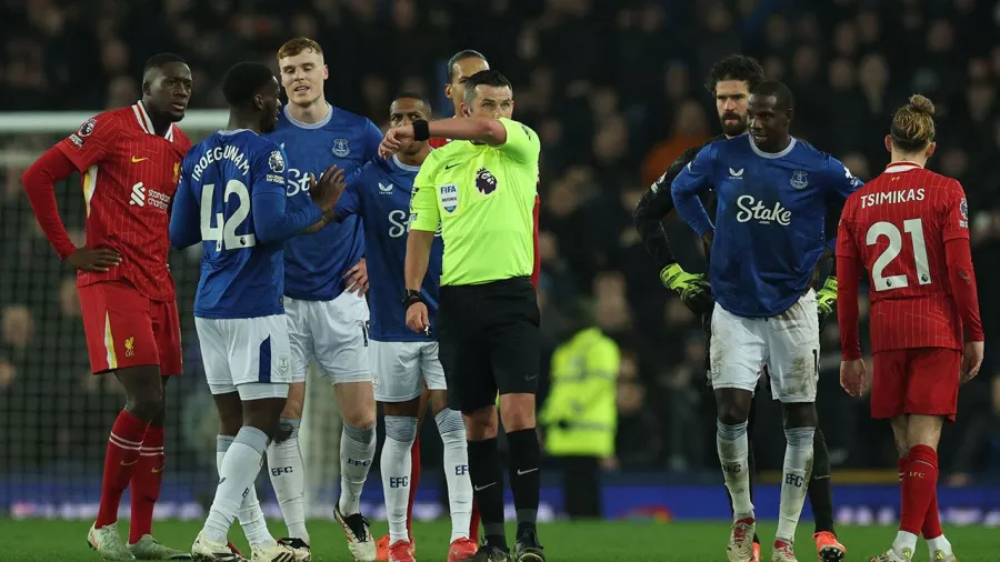 La bronca que 'empaño' el empate de último minuto entre el Everton y Liverpool