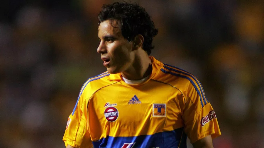 Omar Bravo, delantero | Primero en Tigres