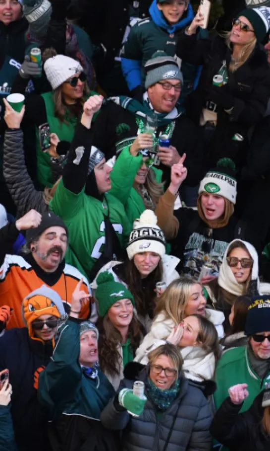 Reportan tiroteo y heridos durante desfile de los Eagles