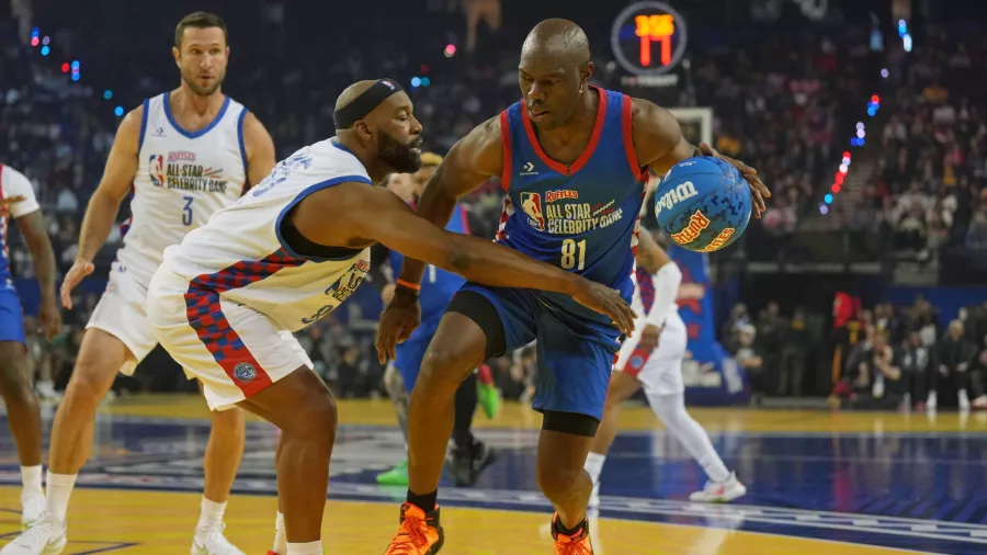 Terrell Owens tuo participación en el juego en el que Team Bonds venció 74-67 a Team Rice