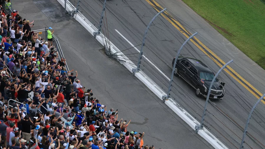 Donald Trump sigue pendiente del deporte, ahora estuvo en Daytona 500