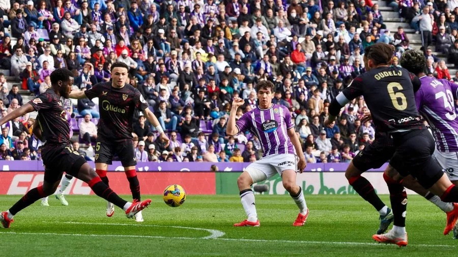 Sevilla golea al Real Valladolid y apunta a la recuperación