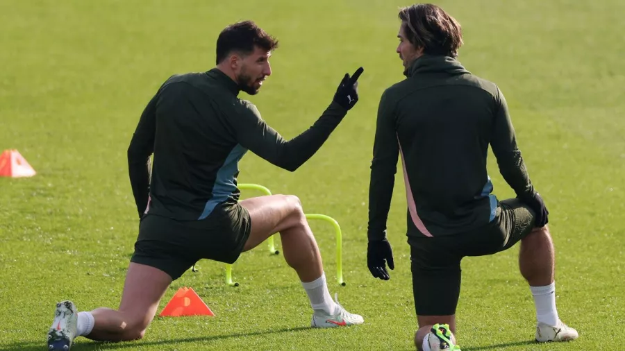 Rúben Dias también realizó el entrenamiento al parejo de sus compañeros