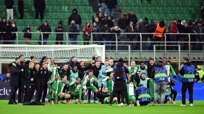 Los futbolistas del conjunto neerlandés se tomaron la foto para el recuerdo a pie de campo