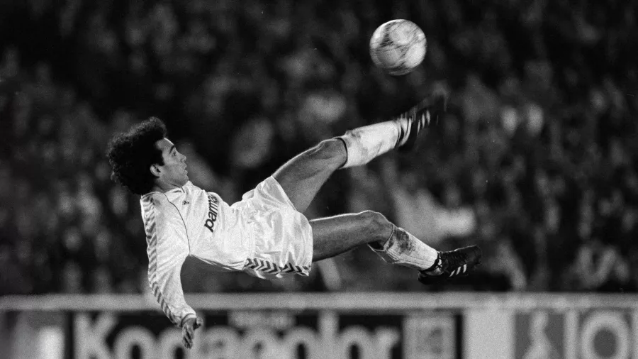 6. Hugo Sánchez: minuto 6, Real Madrid vs PSV, semifinales ida, 6 de abril de 1988 (antes Copa de Europa)
