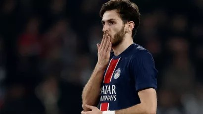 Khvicha Kvaratskhelia. Anotador del tercer gol. Primero para él en Champions League con PSG