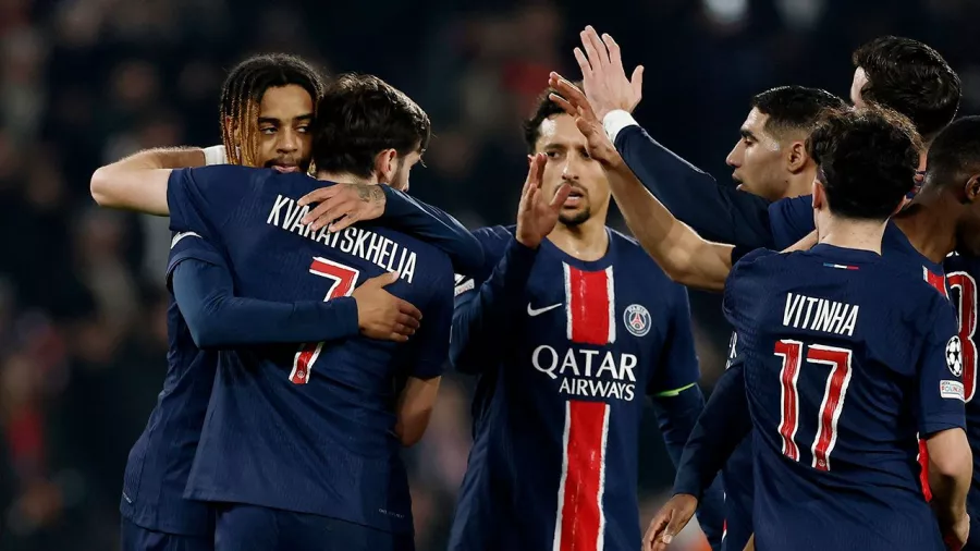 Khvicha Kvaratskhelia se estrena con el PSG en Champions League