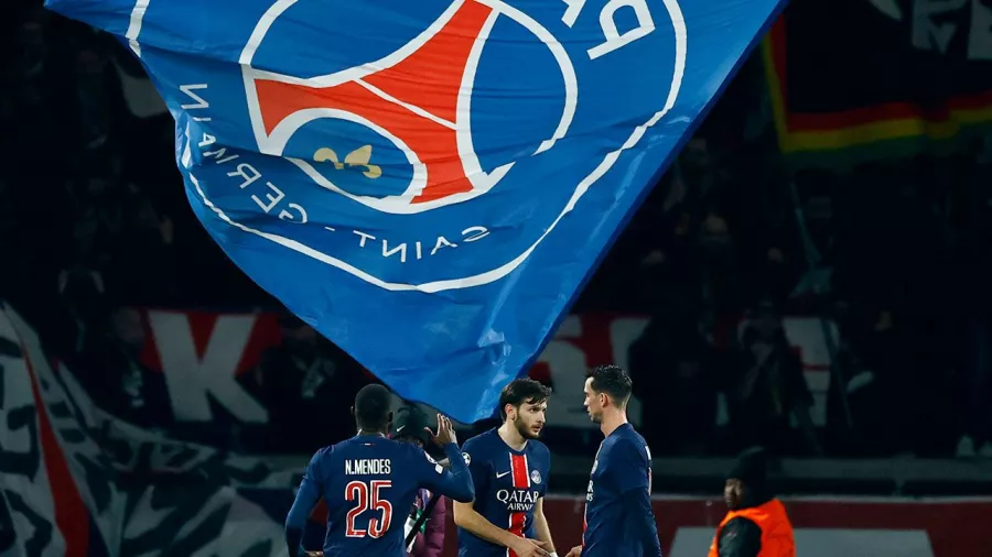 Khvicha Kvaratskhelia se estrena con el PSG en Champions League