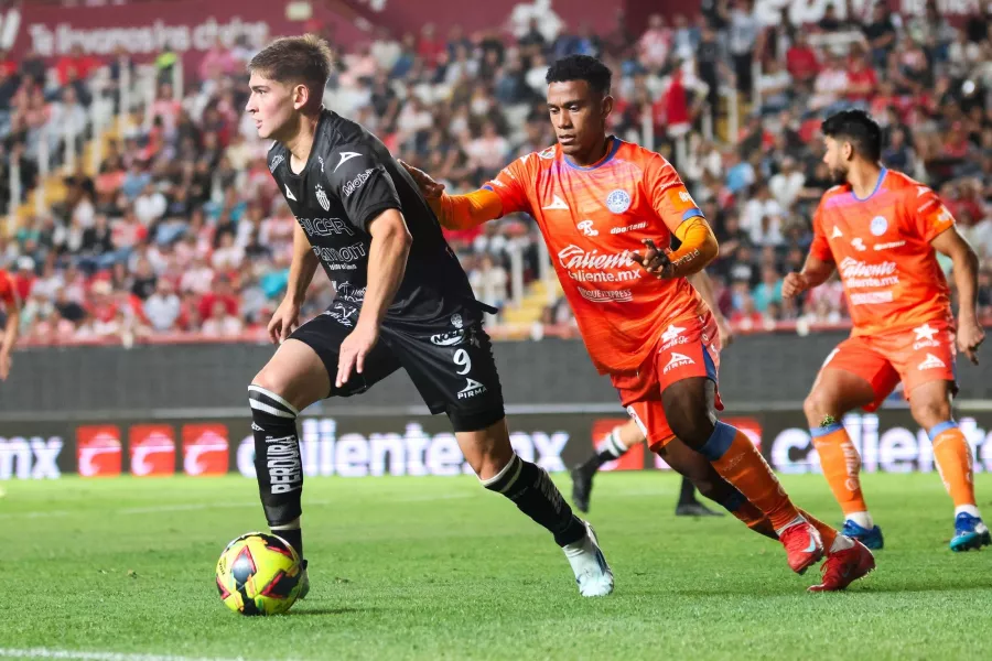 Con goles de José Paradela, Alán Montes y Diber Cambindo, Necaxa superó a Mazatlán, por quienes marcó Jordan Sierra