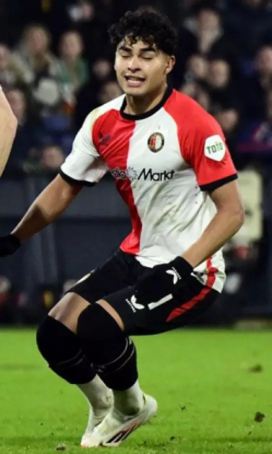 Stephano Carrillo debuta con el Feyenoord... ¡a los 18 años!