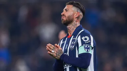 A cientos de kilómetros, pero a la misma hora en Monterrey, Ramos hizo su debut en el Clausura 2025.