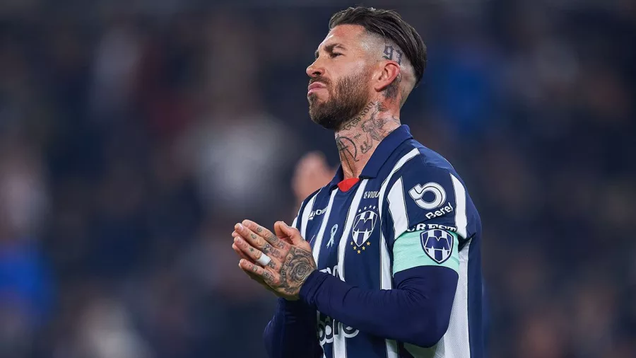 A cientos de kilómetros, pero a la misma hora en Monterrey, Ramos hizo su debut en el Clausura 2025.