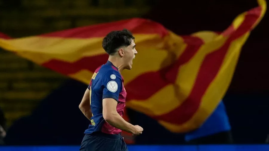 Pau Cubarsí se estrena como goleador con el Barcelona