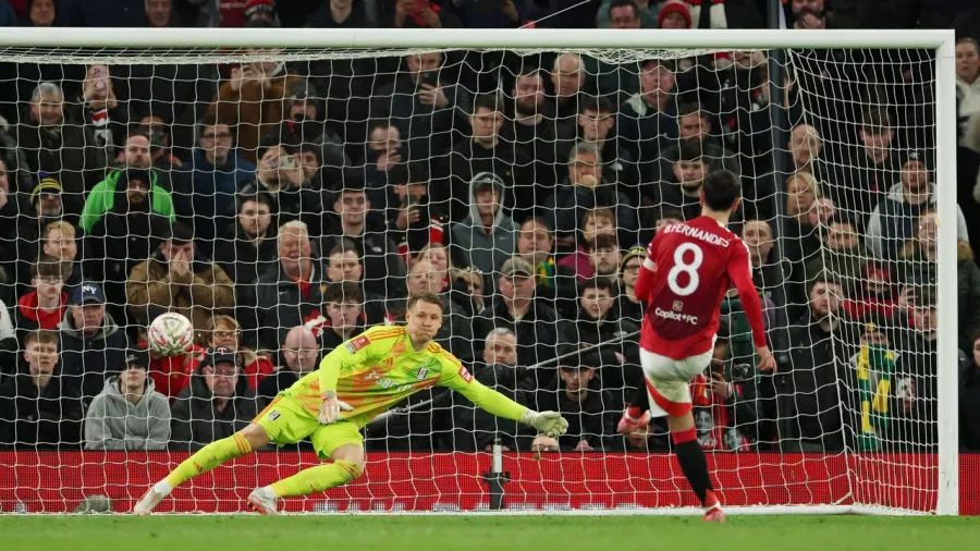 Bruno disparó y anotó el primer penal del United en la serie