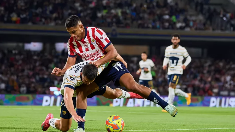 Chivas fue el menos malo y ganó en Ciudad Universitaria