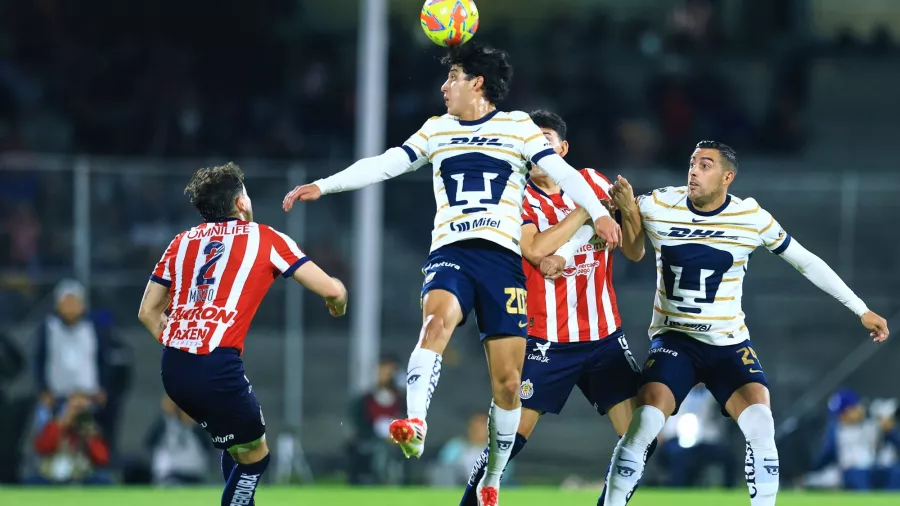 Chivas fue el menos malo y ganó en Ciudad Universitaria