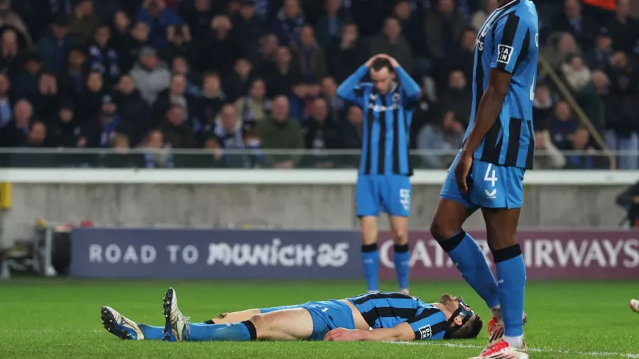 Brandon Mechele marcó un gol en propia puerta al 82 y liquidó a Brugge que había tenido opciones de marcar