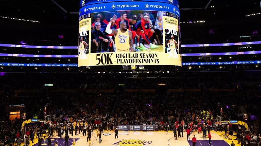 LeBron James supera los 50 mil puntos en la NBA