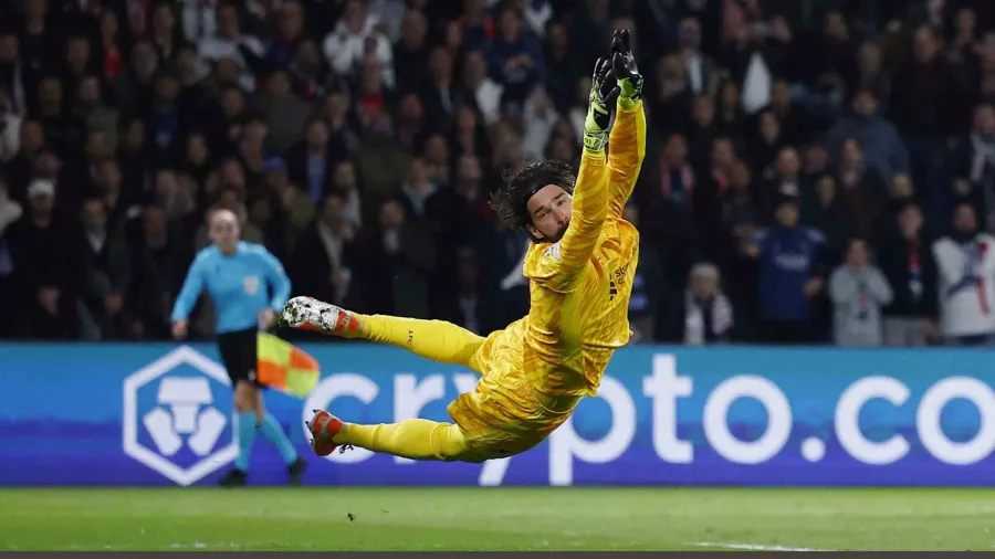 Portero: Alisson, Liverpool