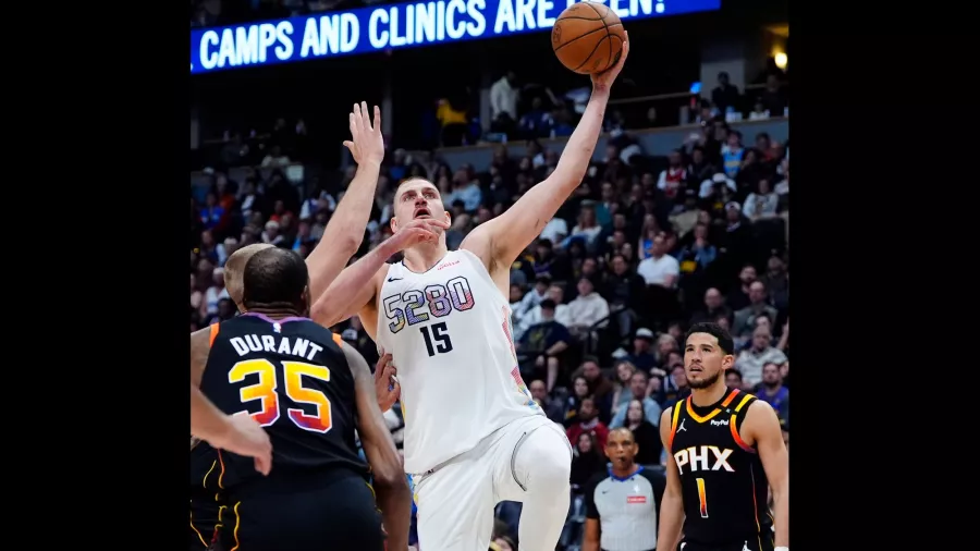 Nikola Jokic no es de este planeta y su actuación histórica lo demuestra