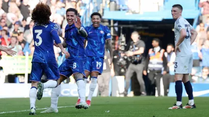 Chelsea recuperó la posición 'Champions' y hundió a Leicester en la Premier League