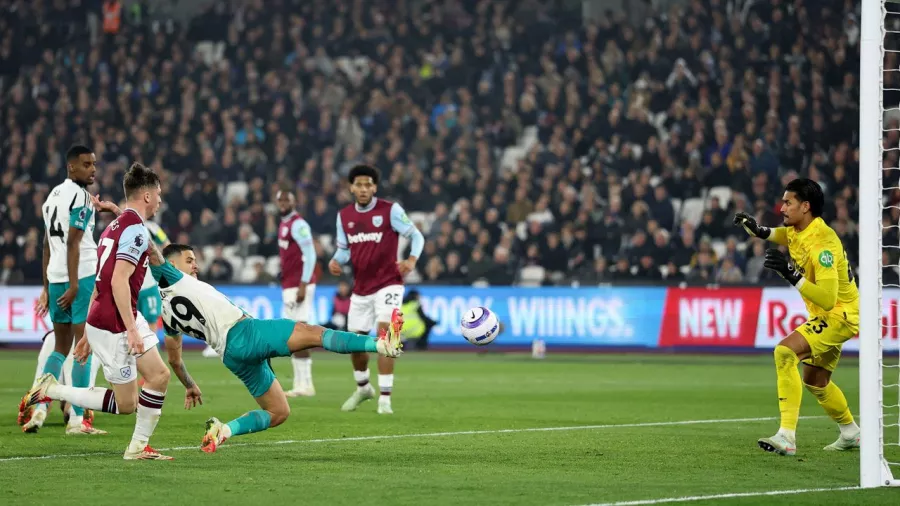 Tercer gol del brasileño esta temporada en la Premier League