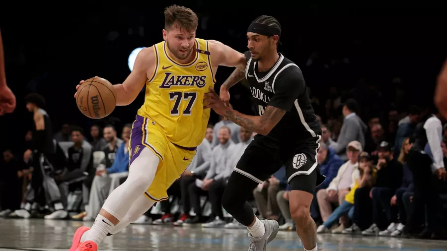 El 'triple-doble' de Luka Doncic sirvió de poco ante los Nets