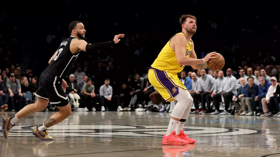 El 'triple-doble' de Luka Doncic sirvió de poco ante los Nets