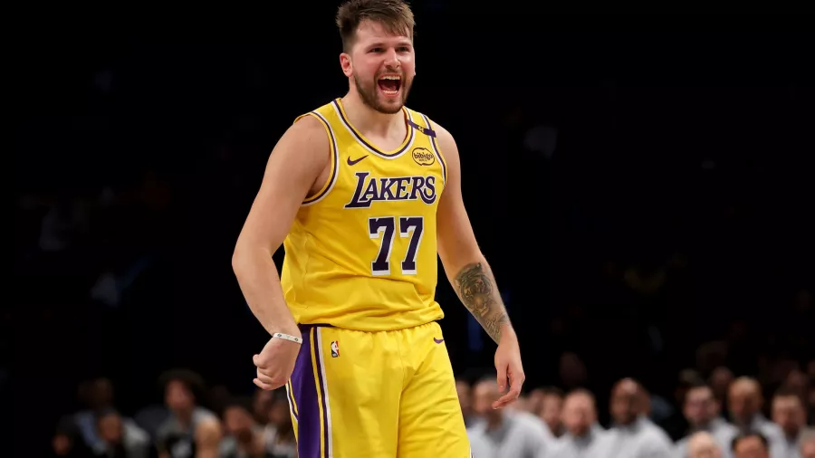 El 'triple-doble' de Luka Doncic sirvió de poco ante los Nets