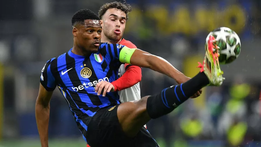 Denfensa:Denzel Dumfries
Equipo: Inter 