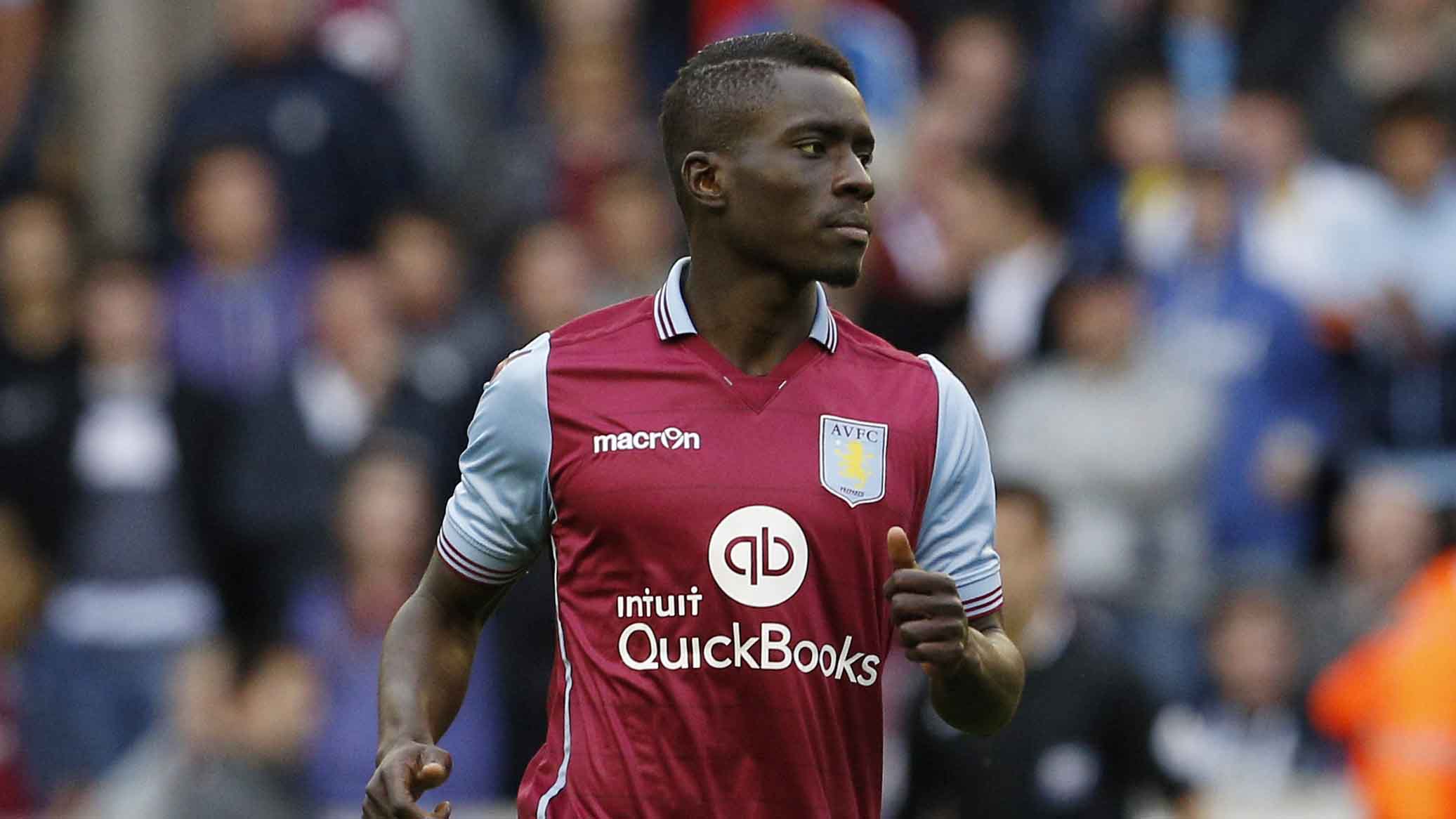 Idrissa Gana Gueye: Aston Villa (2015-2016) 38 partidos, 1 gol y 1 asistencias | Paris Saint-Germain (2019-2022) 111 partidos, 7 goles y 6 asistencias.
