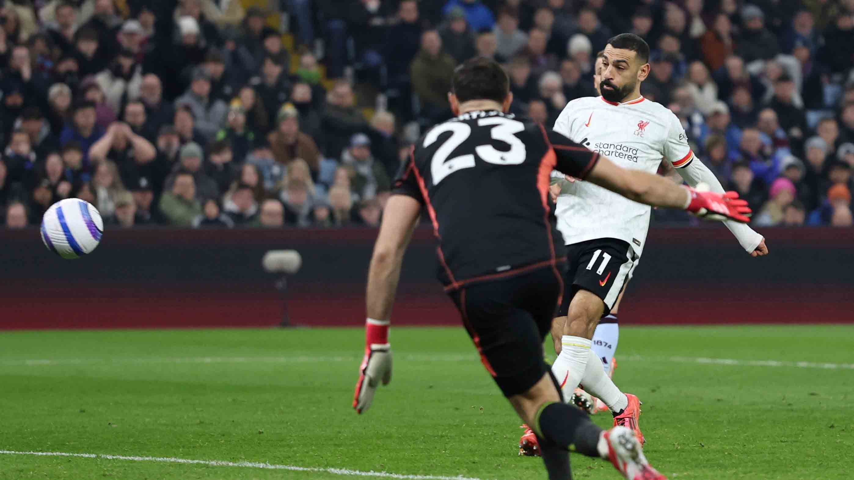 1. Máximo goleador, con 28 tantos; le siguen Aleksandr Isak, del Newcastle (23), Erling Haaland, del Manchester City (21), Chris Wood, del Nottingham Forest (20) y Yoane Wissa y Bryan Mbeumo, ambos del Brentford, con 18.