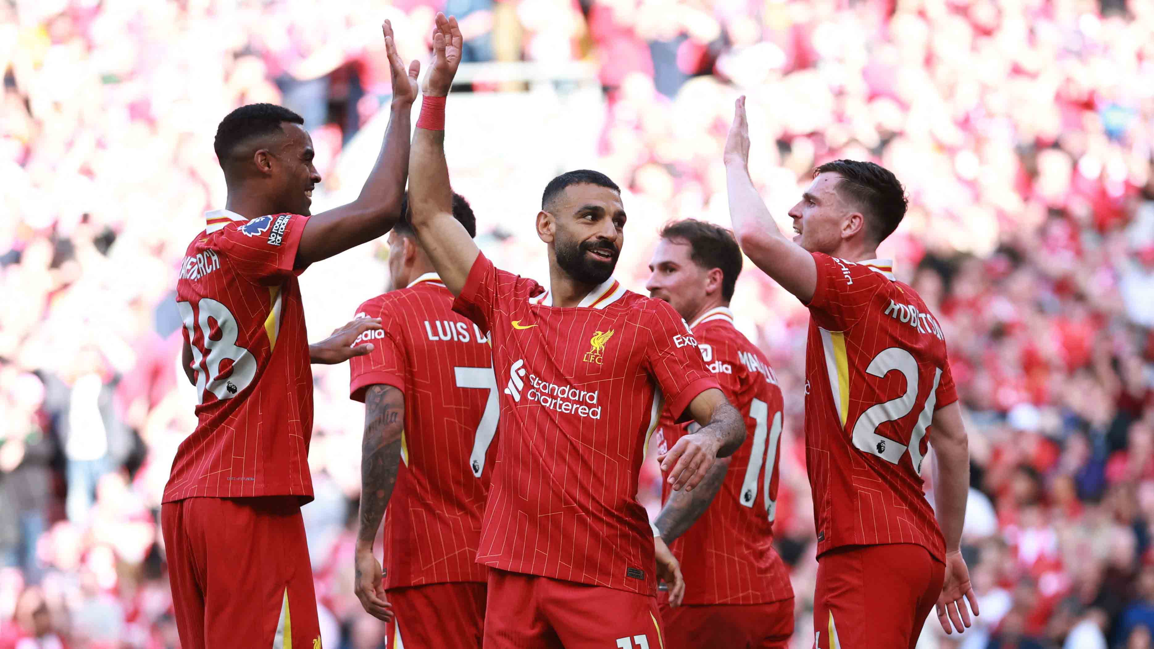 5. Ha participado en 46 anotaciones. Gracias a su liderazgo en goles y asistencias, Salah es el futbolista que más ha ayudado en la ofensiva. Le sigue Isak, del Newcastle, con 29.