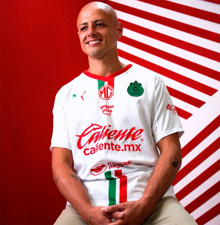 'Chicharito' en el jersey de visita de Chivas