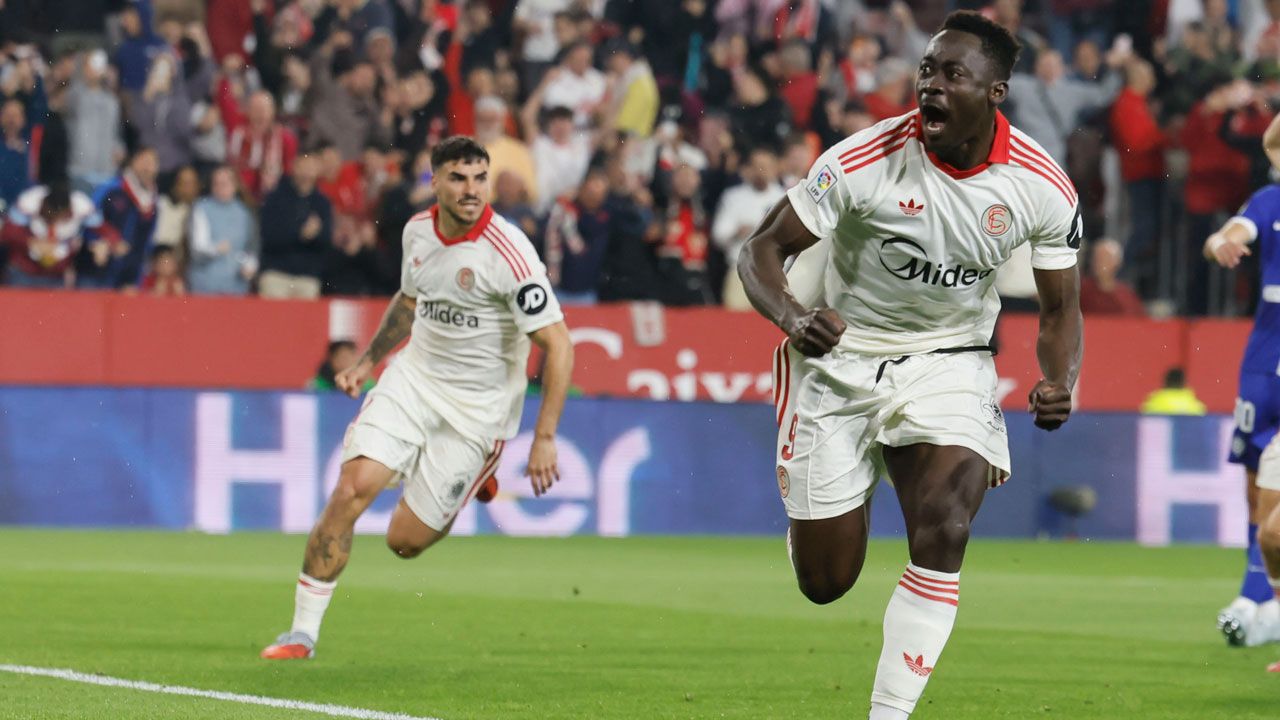 Sevilla derrotó al Atlético y salió de la zona de descenso en La Liga