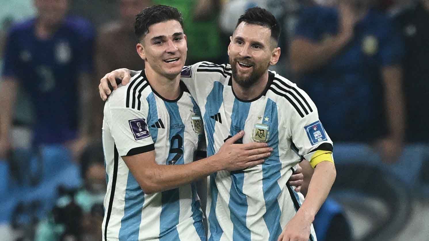 Lionel Messi + Julián Álvarez