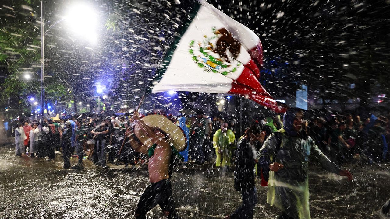 Más de 800 mil aficionados celebran en las calles de México