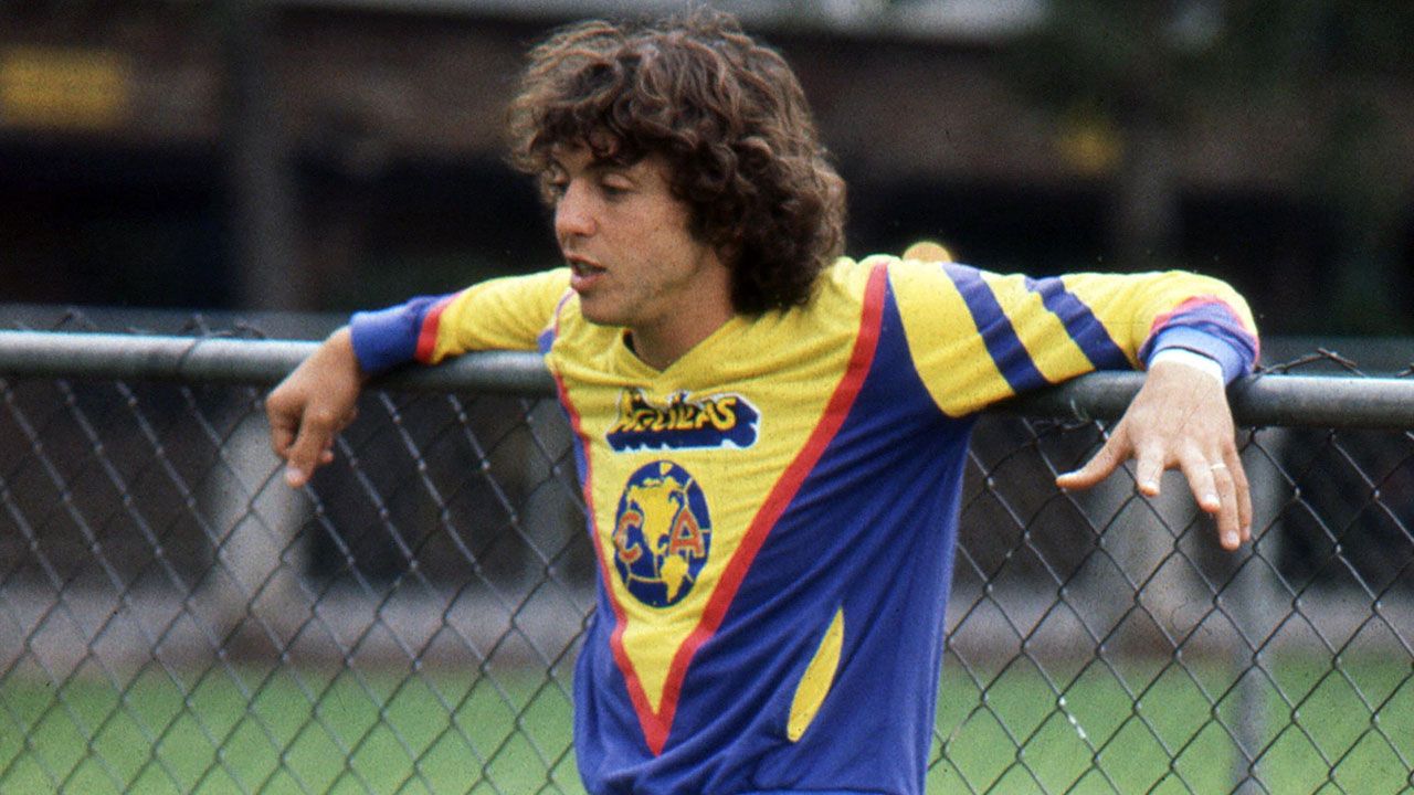 Daniel Brailovsky entrenando con el logo de "ÁGUILAS" EN 1984. Daniel Brailovsky entrenando con el logo de "ÁGUILAS" EN 1984.