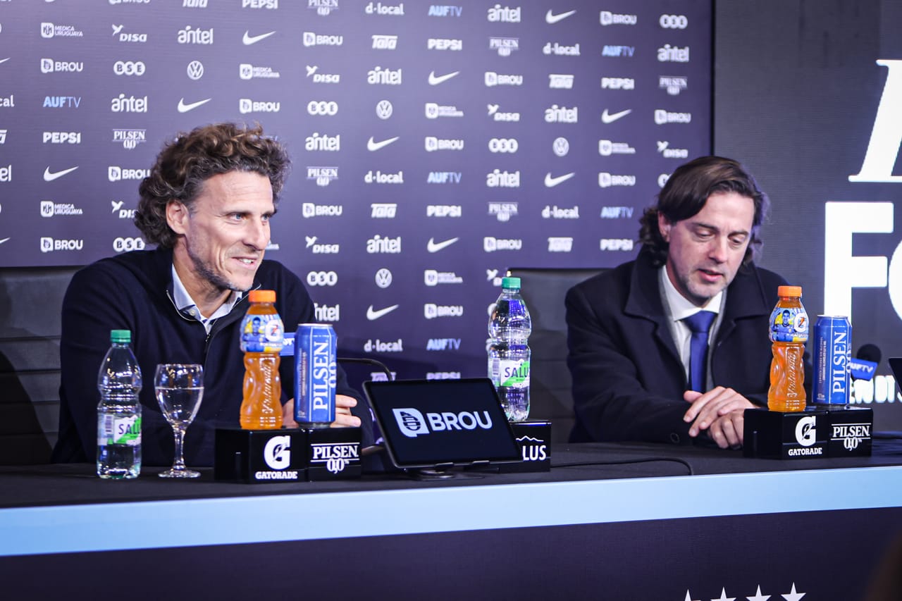 Es un privilegio dirigir a Uruguay, pero sé que soy interino: Diego Forlán