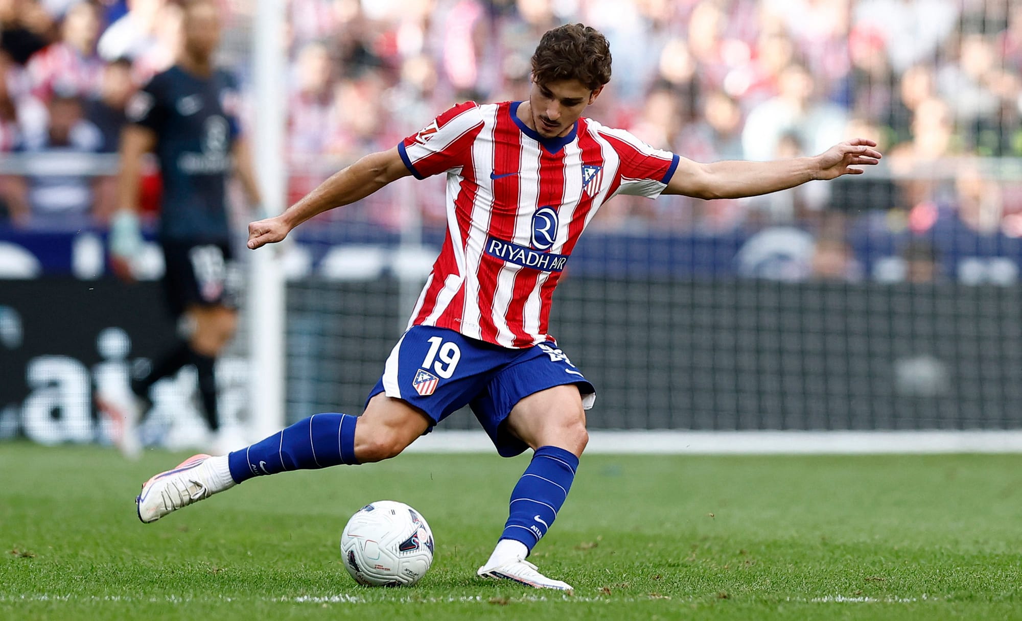 Julián Álvarez la pasó mal en su regreso a 'casa'