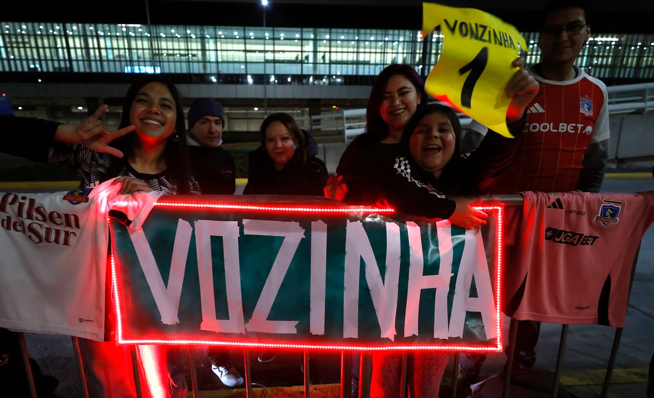 Vozinha causó tumultos en su llegada a Chile