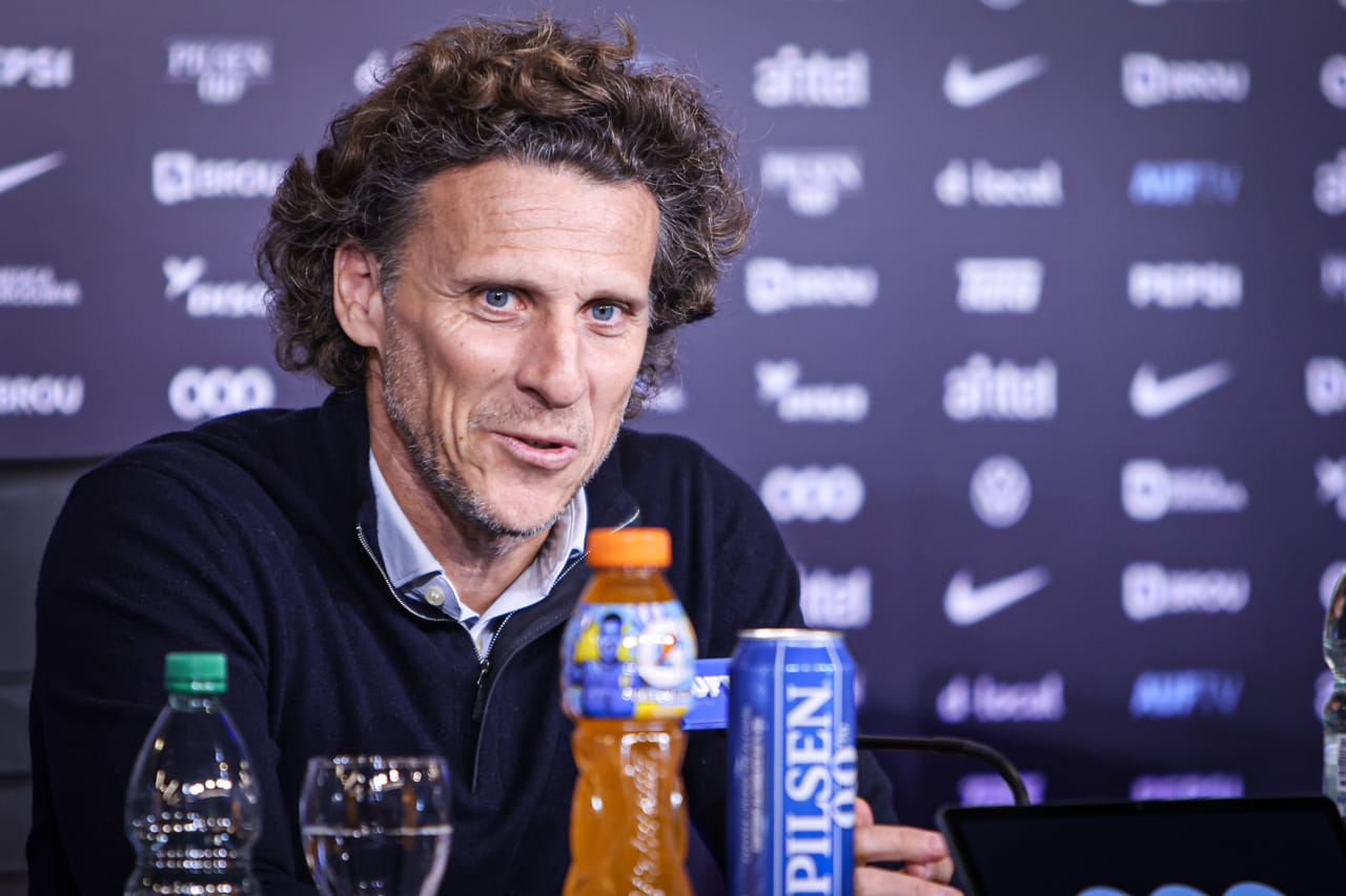 Es un privilegio dirigir a Uruguay, pero sé que soy interino: Diego Forlán