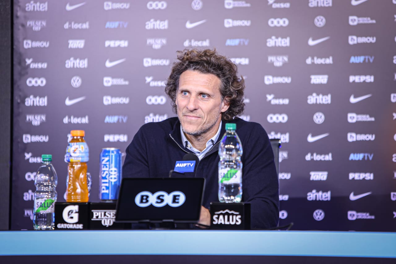 Es un privilegio dirigir a Uruguay, pero sé que soy interino: Diego Forlán