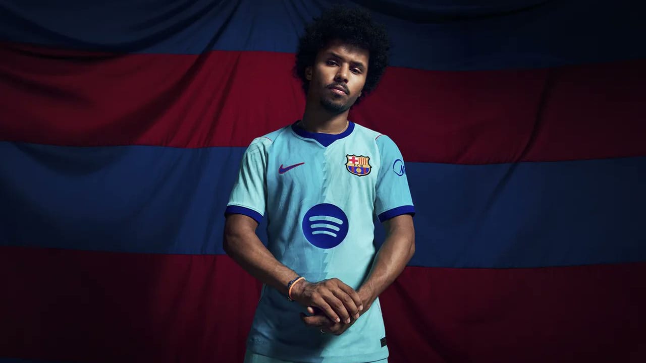El Barcelona revive un favorito histórico con su tercera camiseta