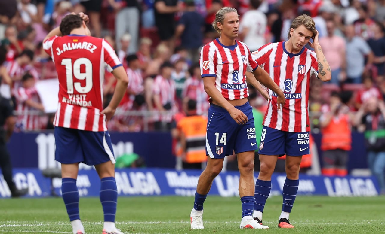Julián Álvarez la pasó mal en su regreso a 'casa'