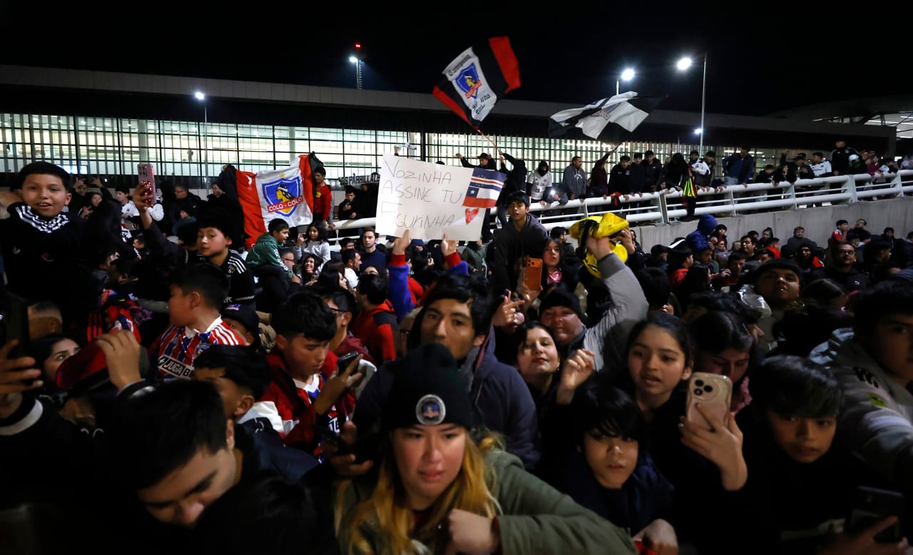 Vozinha causó tumultos en su llegada a Chile