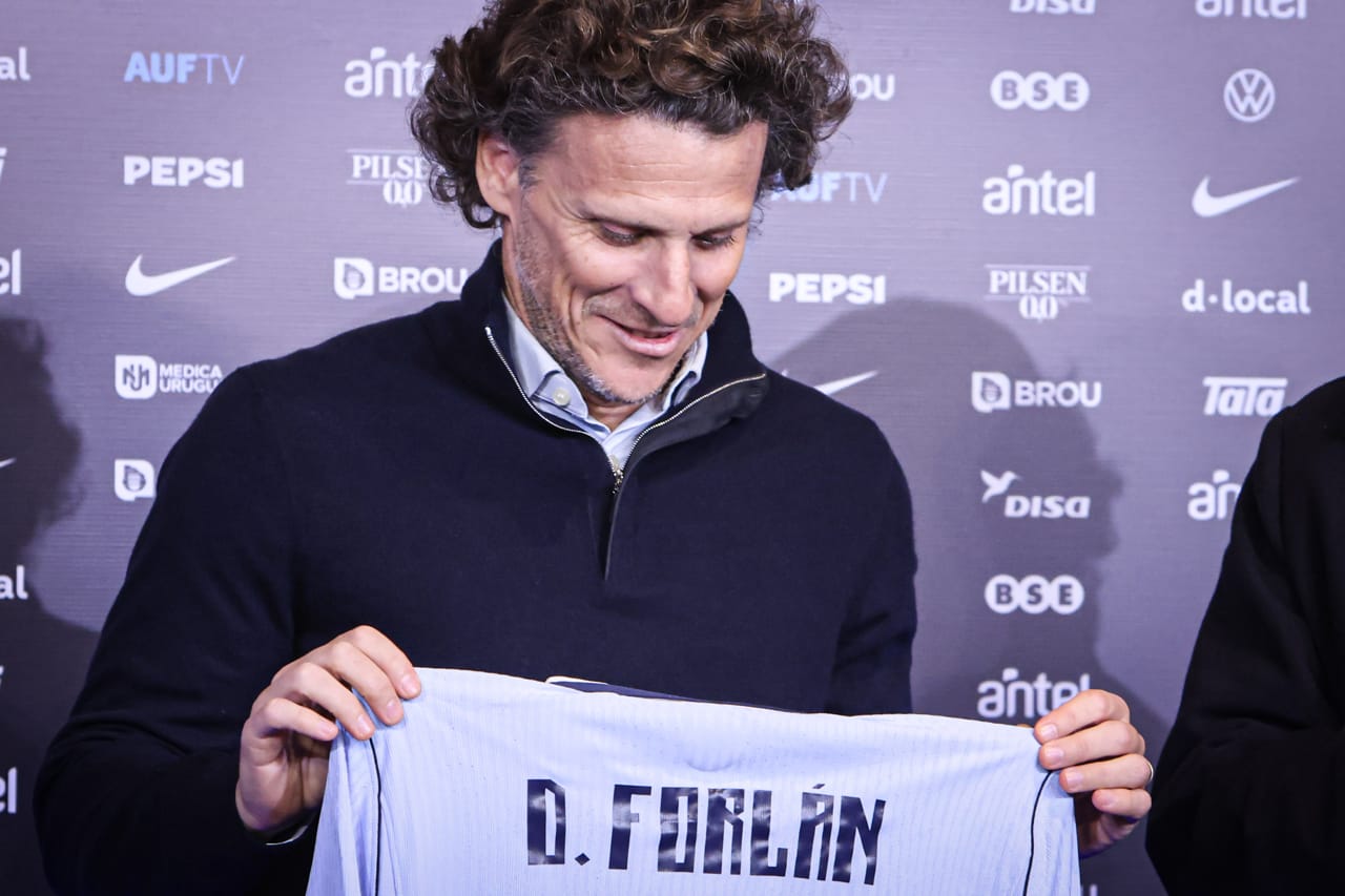 Es un privilegio dirigir a Uruguay, pero sé que soy interino: Diego Forlán