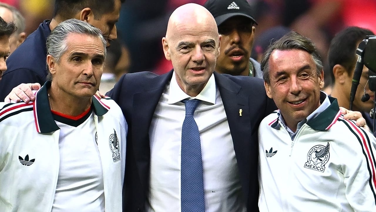México elige su bando: Larga vida al 'reinado' de Gianni Infantino
