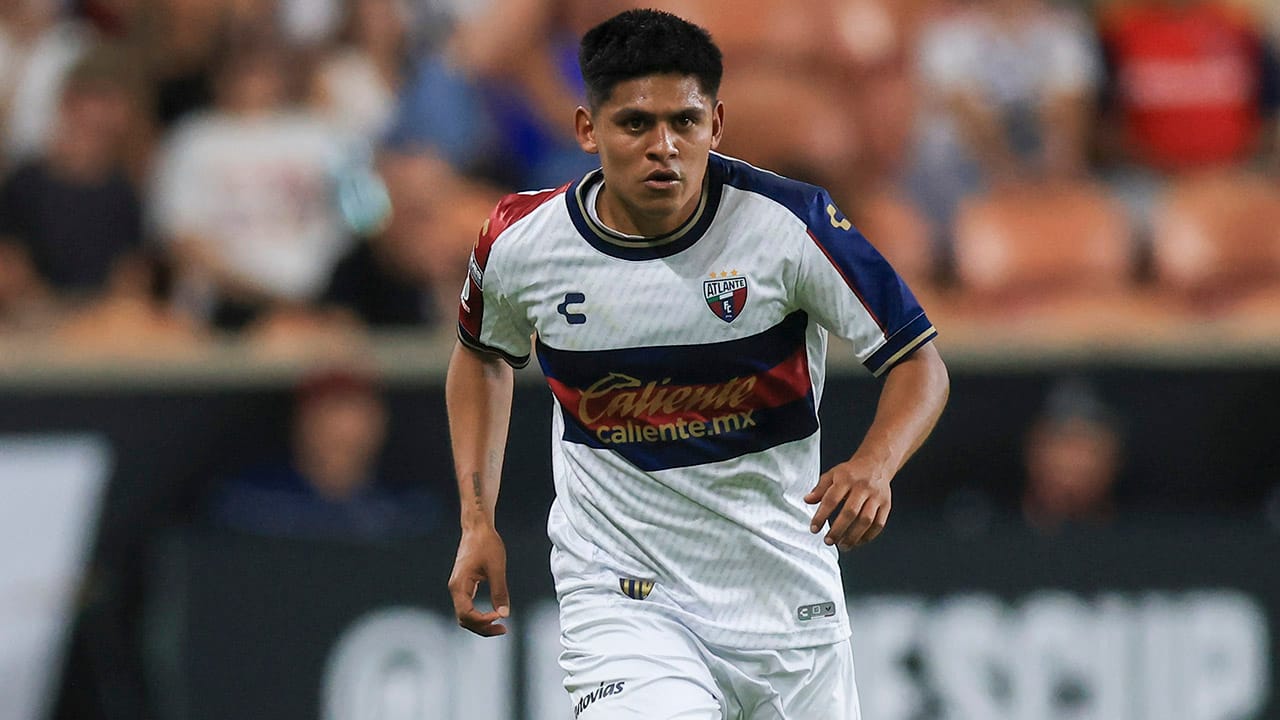 Primera expulsión y goleada contra Miguel Herrera en el Atlante